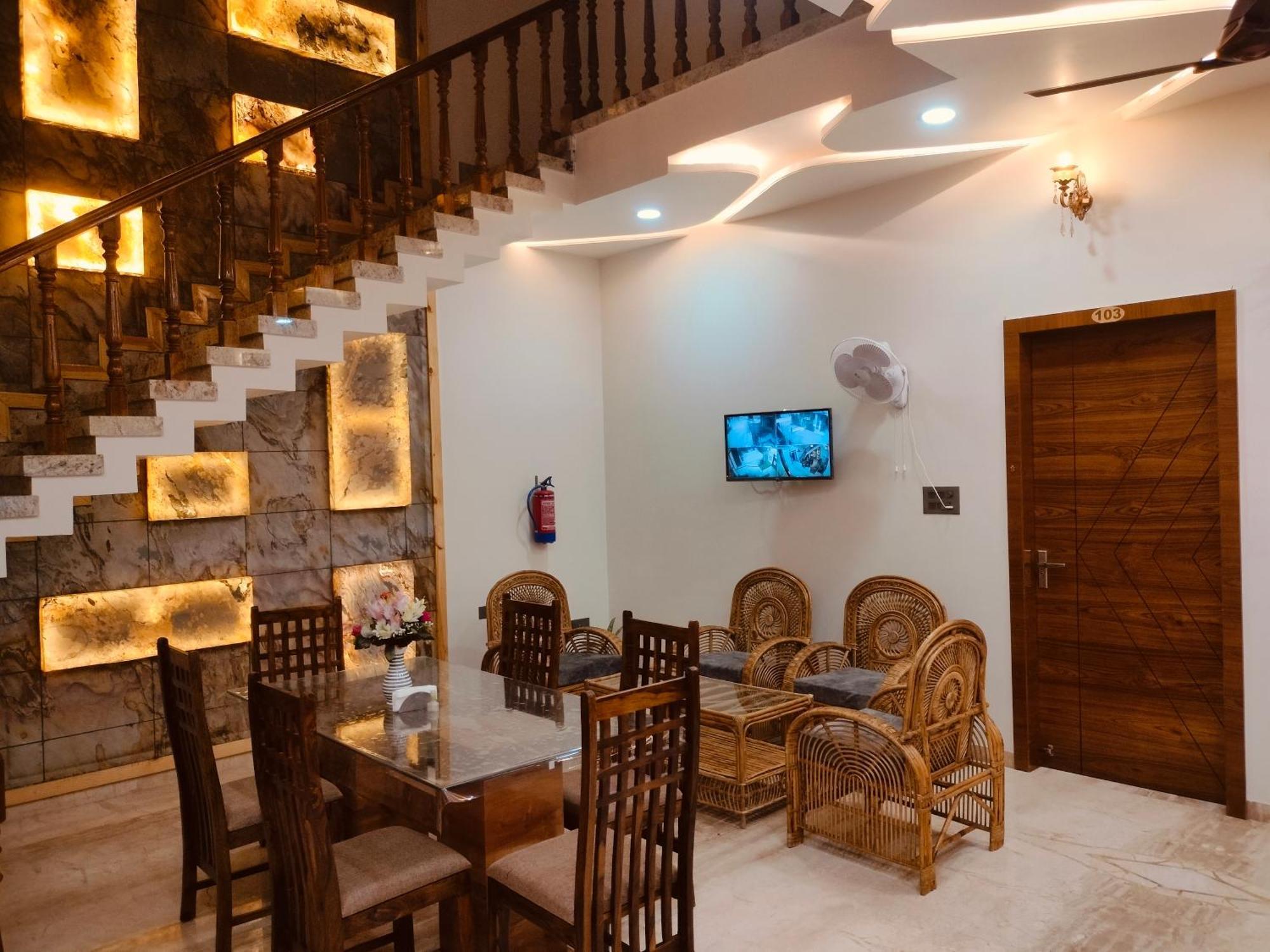 Amritam Palace A Luxury Ac Home Stay Ringas ภายนอก รูปภาพ