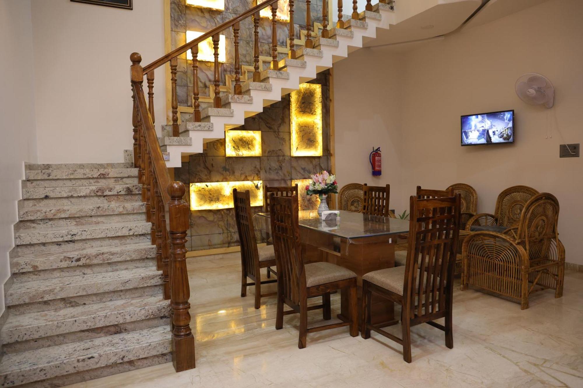 Amritam Palace A Luxury Ac Home Stay Ringas ภายนอก รูปภาพ