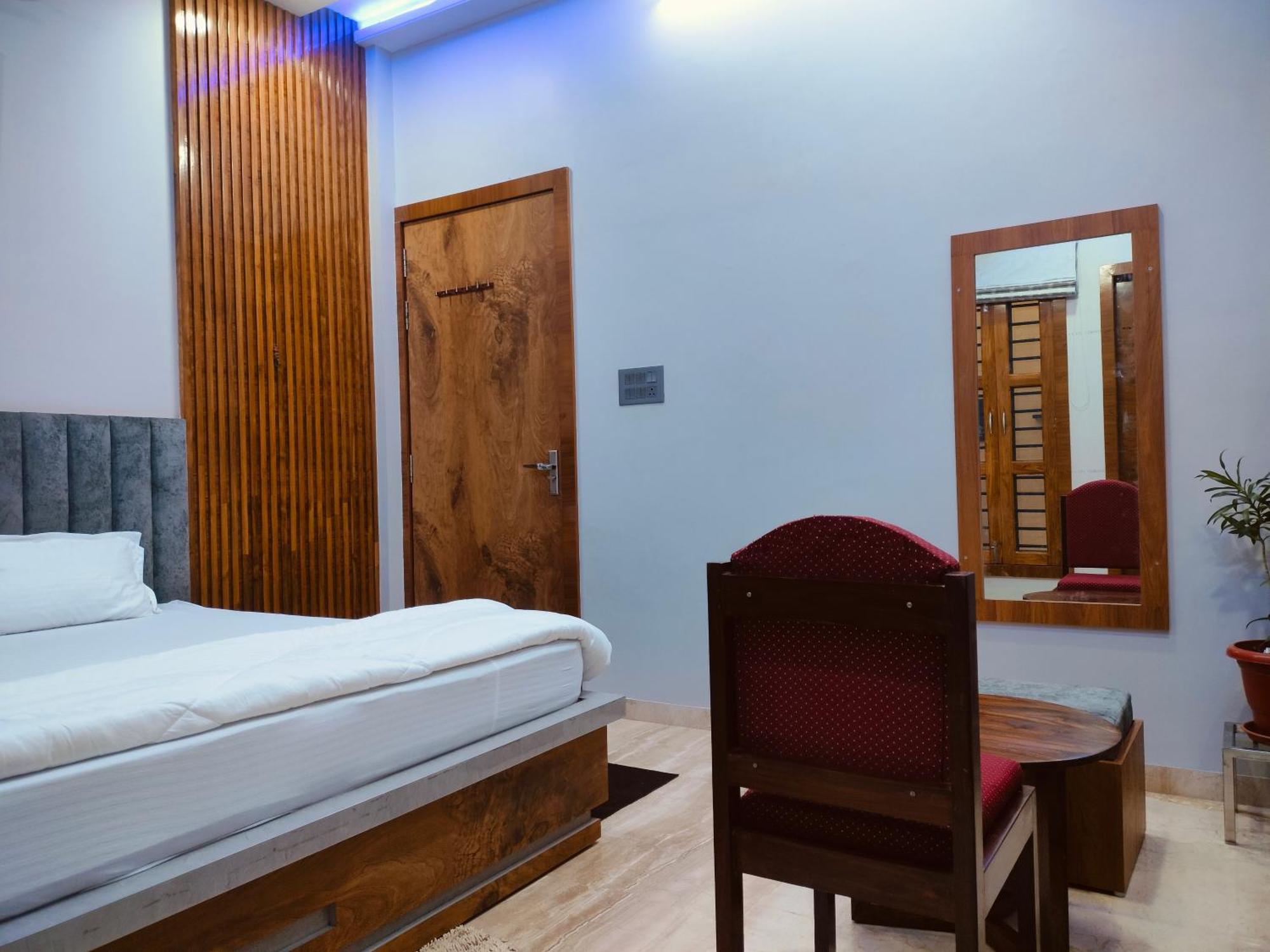 Amritam Palace A Luxury Ac Home Stay Ringas ภายนอก รูปภาพ